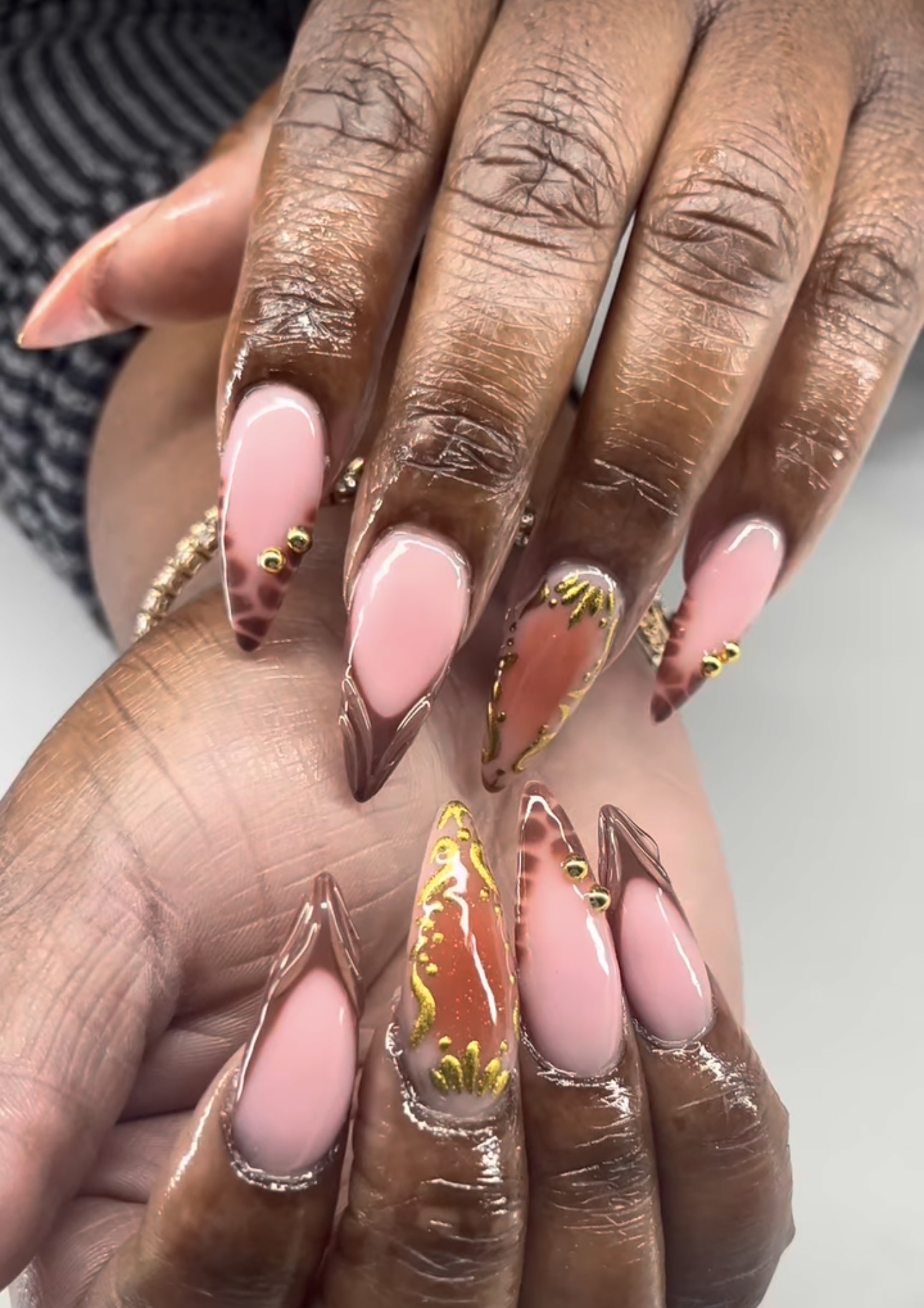 ALure Nails logo